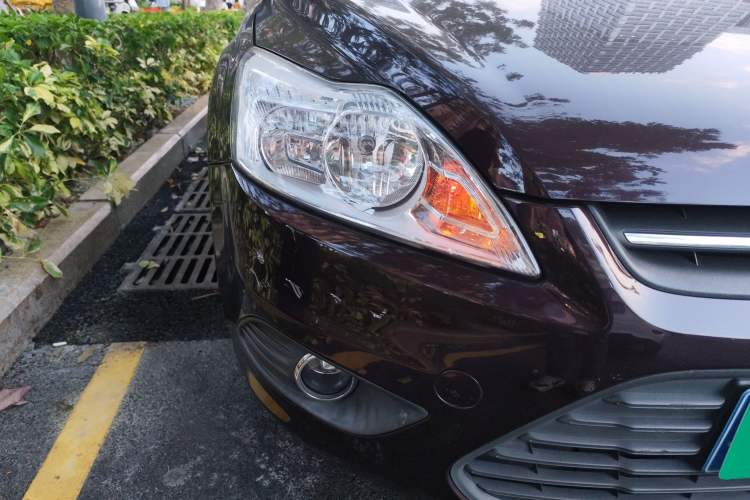 Used Ford Focus 2013 Sedan Classic 1.8L Automatic Base Model
