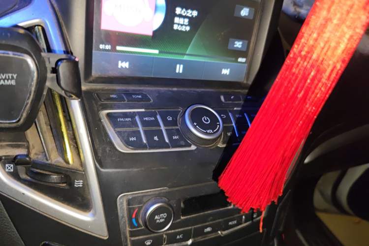 Used Dongfeng Aeolus AX7 2015 2.0L Manual Zhiyi Trim
