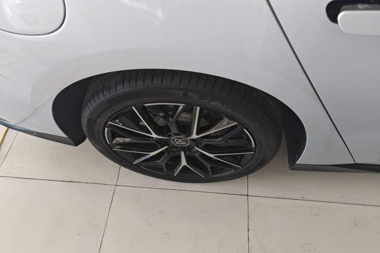 Used BYD Han 2025 DM-i 125KM Elite Model Right Rear Wheel Hub
