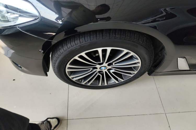 Used BMW 5 Series 2019 540Li Executive Edition Exterior 4