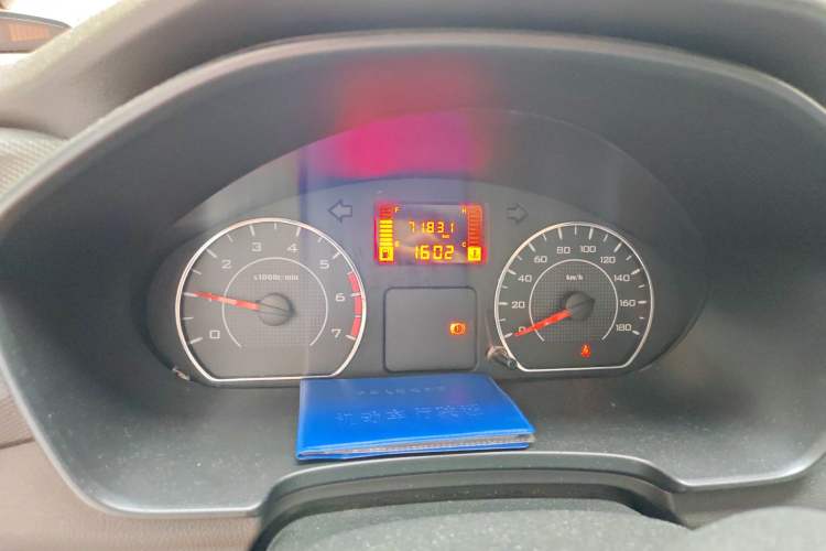 Used Wuling Hongguang V 2019 1.5L Jingqu Version L2B Odometer Close Up
