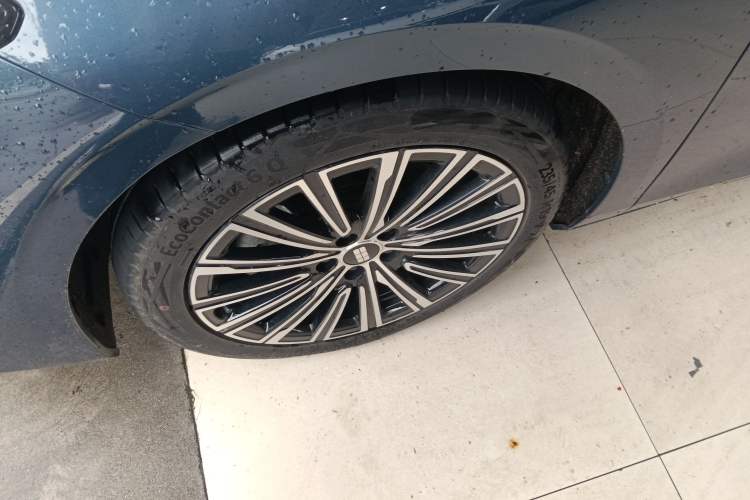 Used Geely Galaxy A7 2025 Model EM-i 150km Starship Edition Left Front Wheel Hub