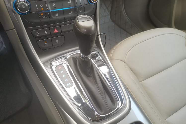 Used Chevrolet Malibu 2014 2.4L Automatic Luxury Edition Gear Lever