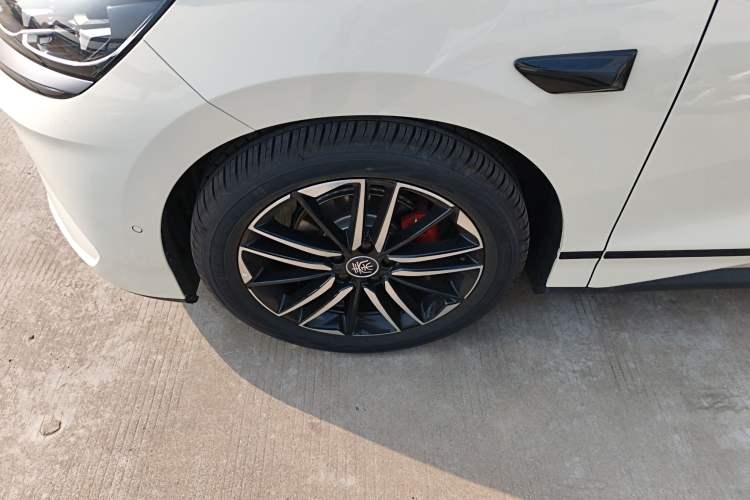 Used BYD Qin L 2025 EV 545KM Cloud Suspension Edition Left Front Wheel Hub