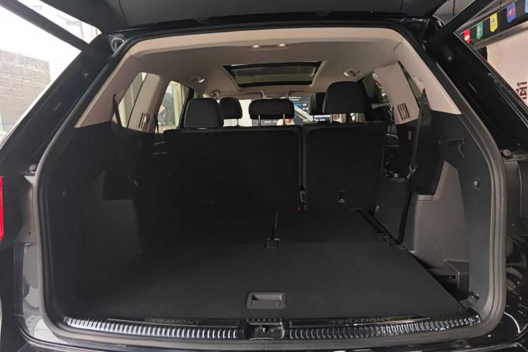 Used Volkswagen Teramont 2017 330TSI Two-Wheel-Drive Luxury Edition Trunk