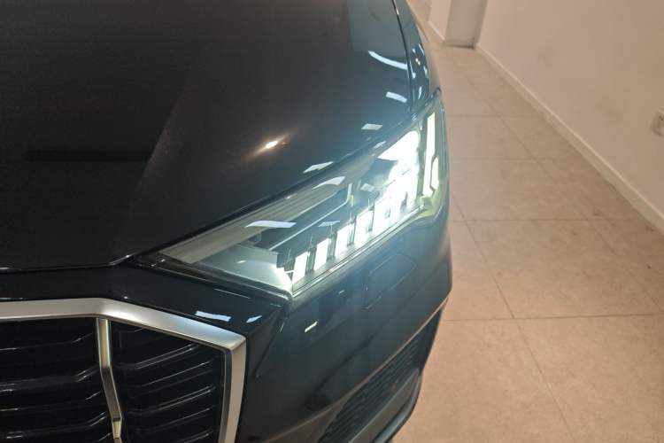 Used Audi Q7 2021 55 TFSI quattro S line Sport model Left Front Headlight