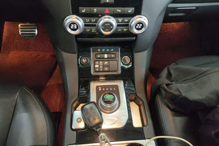 Used Land Rover Discovery 2015 3.0 SC V6 HSE Gear Lever