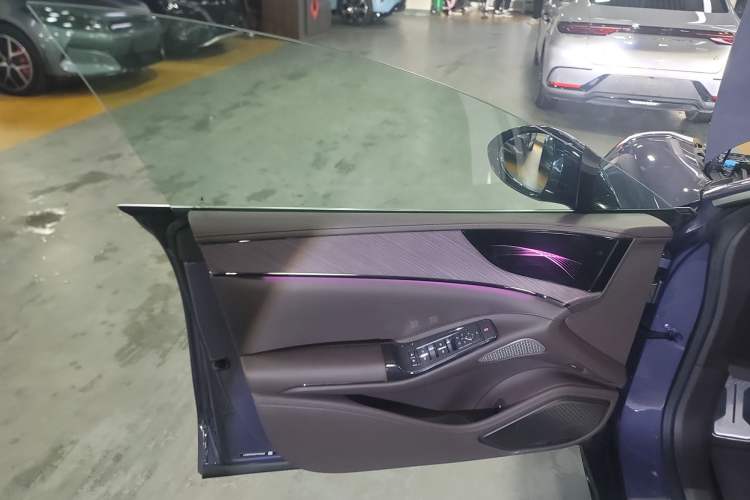 Used Denza Z9 2024 630 km All-Wheel Drive Max Version