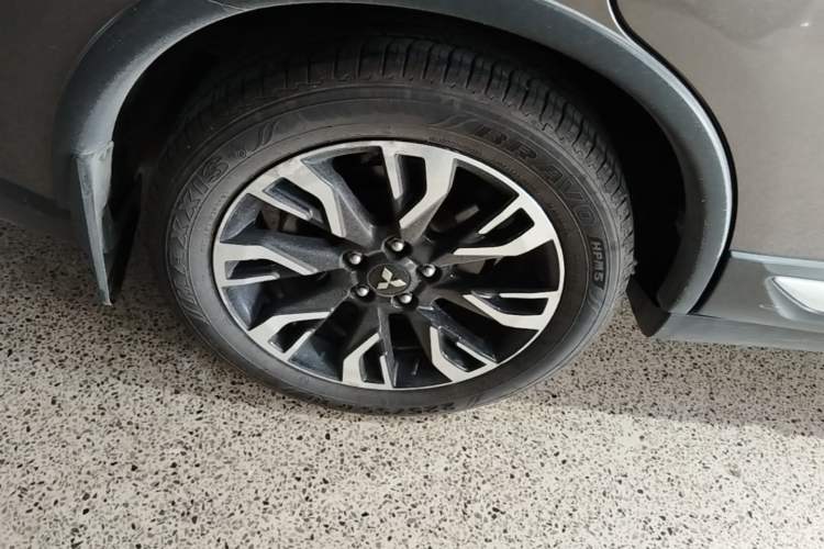 Used Mitsubishi Outlander 2019 2.0L Two-Wheel Drive Comfort Edition 7 Seats China V Emission Standard
