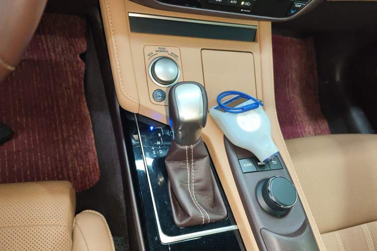 Used Lexus ES 2015 200 Comfort Edition Gear Lever