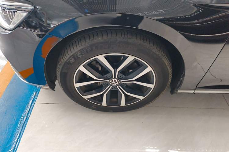 Used Volkswagen Magotan 2020 330TSI DSG Leading Model Left Front Wheel Hub