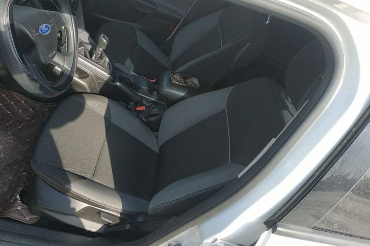 Used Ford Focus 2015 Hatchback 1.6L Manual Fashion Edition