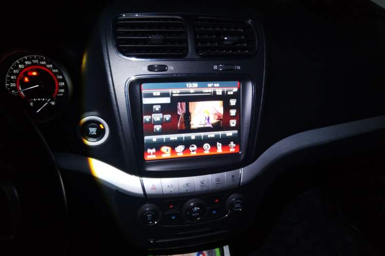 Used Dodge Journey 2013 2.4L Two-Wheel Drive Luxury Version