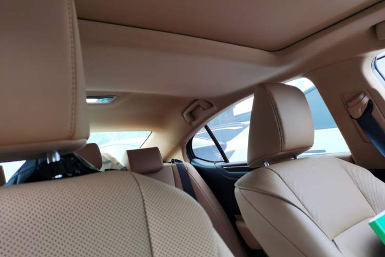 Used Lexus ES 2024 200 Premium Edition Headliner