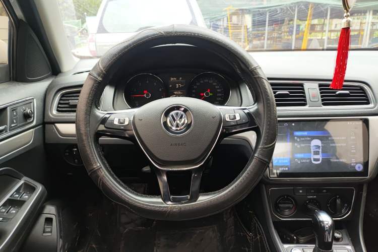 Used Volkswagen Lavida 2017 1.6L Automatic Comfort Edition Steering Wheel