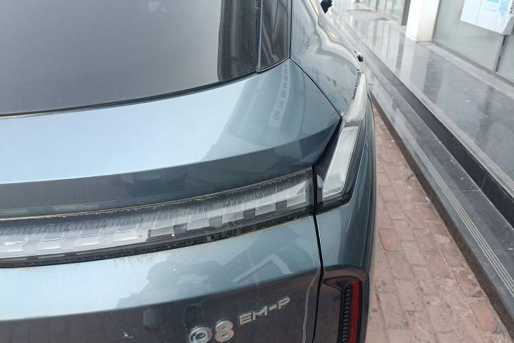 Used Lynk & Co 08 EM-P 2025 220 km All-Wheel-Drive Performance Halo Exterior 3