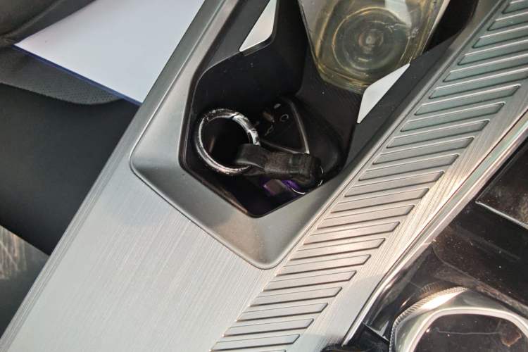 Used CHANGAN OSHAN Z6 2023 Blue Whale 1.5T DCT Smart-Led City Edition Vehicle Key