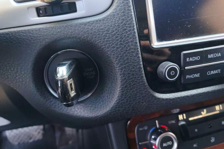 Used Volkswagen Touareg 2011 3.0 TSI Comfort Version
