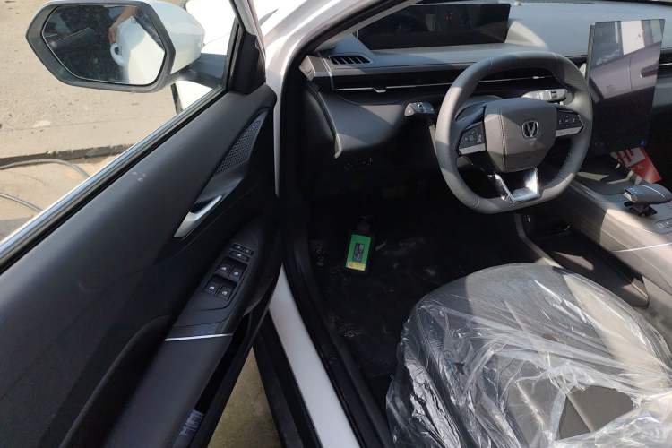 Used CHANGAN Eado 2025 Blue Whale 1.5T 500Bar Prestige Model
