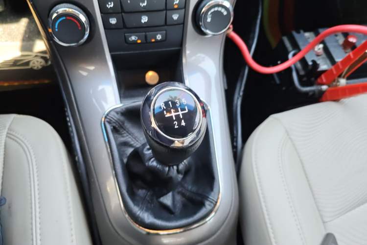 Used Chevrolet Cruze 2015 1.5L Classic SE MT Gear Lever