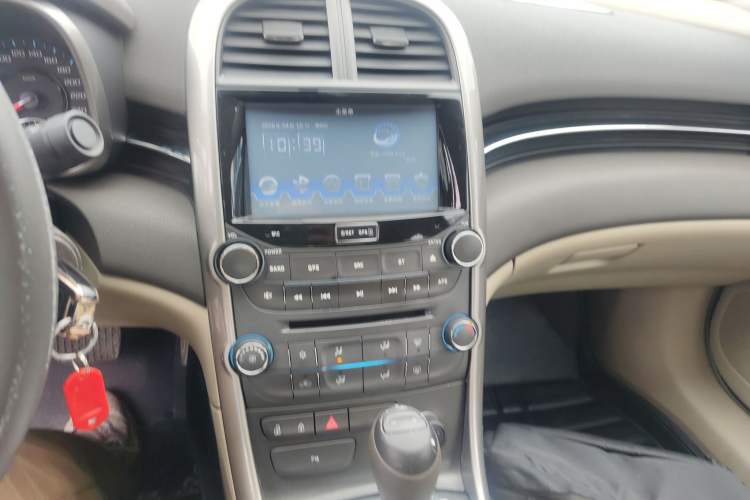 Used Chevrolet Malibu 2014 2.0L Automatic Comfort Edition Audio And AC Panel