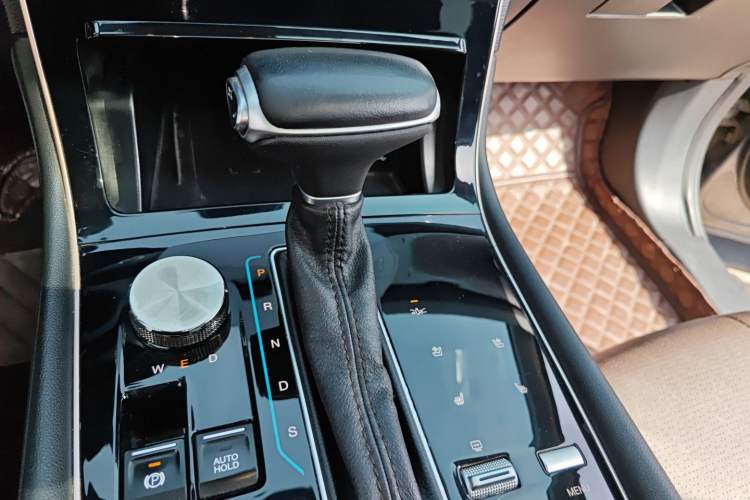 Used GAC Trumpchi GS5 2019 270T Automatic Luxury Edition Gear Lever