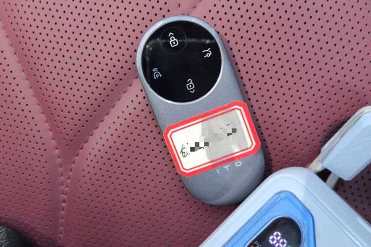 Used Hima AITO M8 2025 Extended-Range Ultra Version 53.4 kWh 5-Seater Edition Vehicle Key