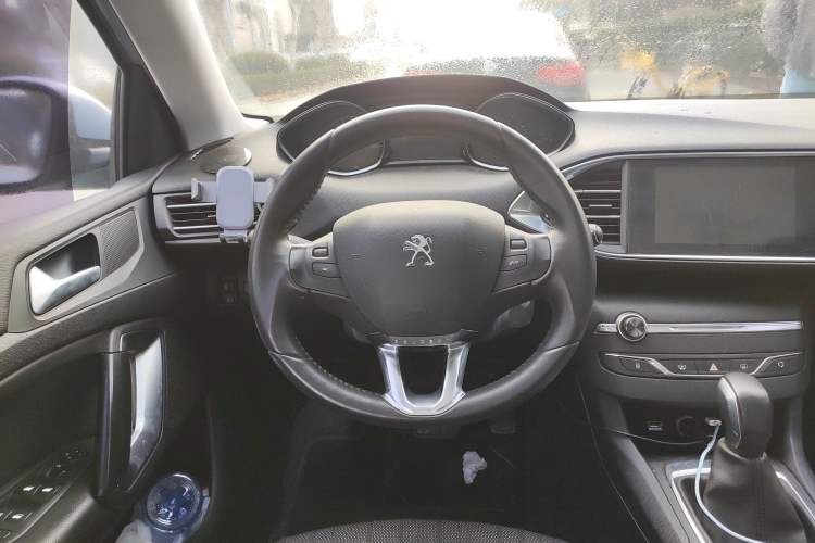 Used Peugeot 308S 2015 1.2T Automatic Jingchi Edition Steering Wheel