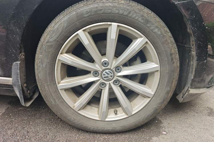 Used Volkswagen Magotan 2019 330TSI DSG Leading Model China VI Standard Right Front Wheel Hub