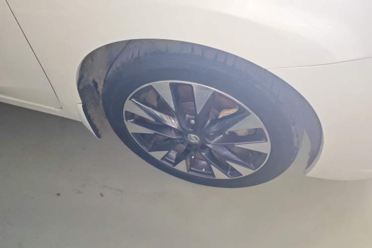 Used Nissan Lannia 2016 1.6L CVT Smart Cool Edition Right Front Wheel Hub