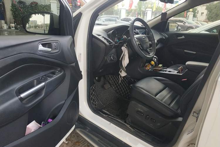 Used Ford Kuga 2018 EcoBoost 180 Two-Wheel-Drive Luxury Wing Edition Driver Seat