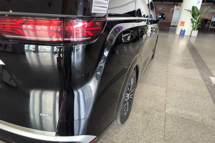 Used Denza D9 2024 DM-i 1050 Luxury Model