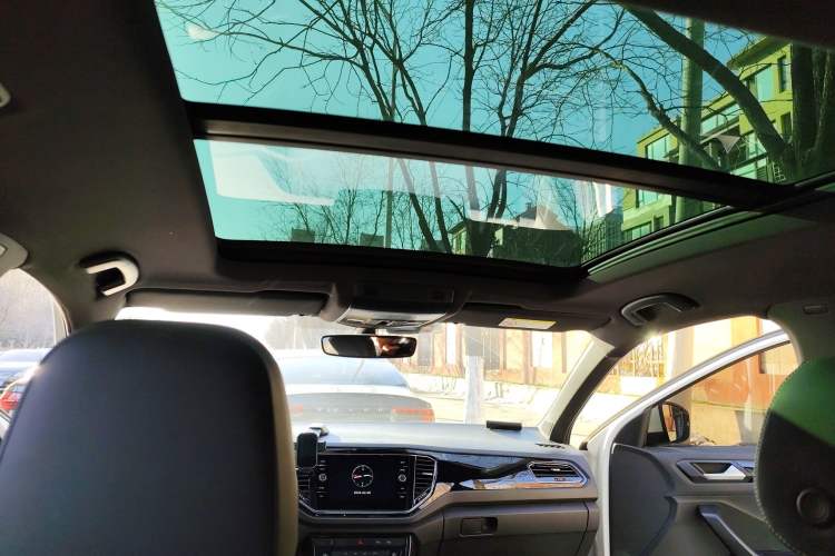 Used Volkswagen T-ROC 2018 280TSI DSG Four-Wheel Drive Luxury Version China V Emission Standard Headliner