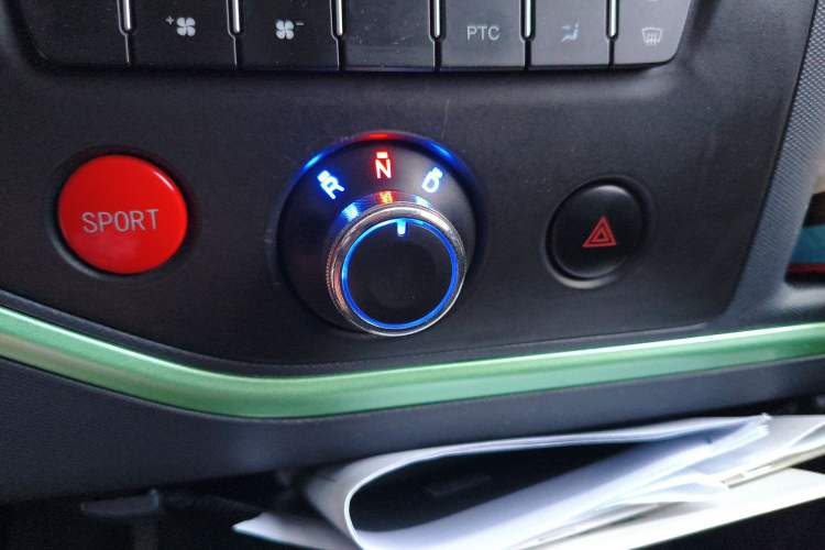 Used Chengshi 01 2021 Chuanfu Edition + 3.3KW Single-Row Closed Cargo Van Single Seat Single Battery
