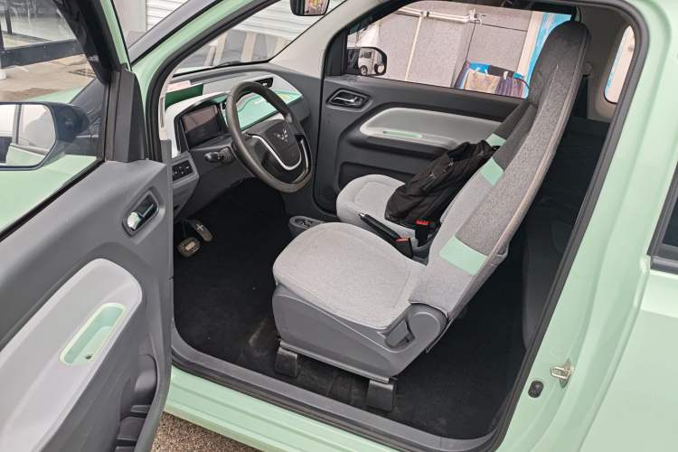 Used Wuling Hongguang MINIEV 2021 Macaron Premium Model – Lithium Iron Phosphate Driver Seat