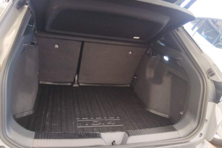 Used Volkswagen ID.4 CROZZ 2024 Revised Version PURE+ Trunk