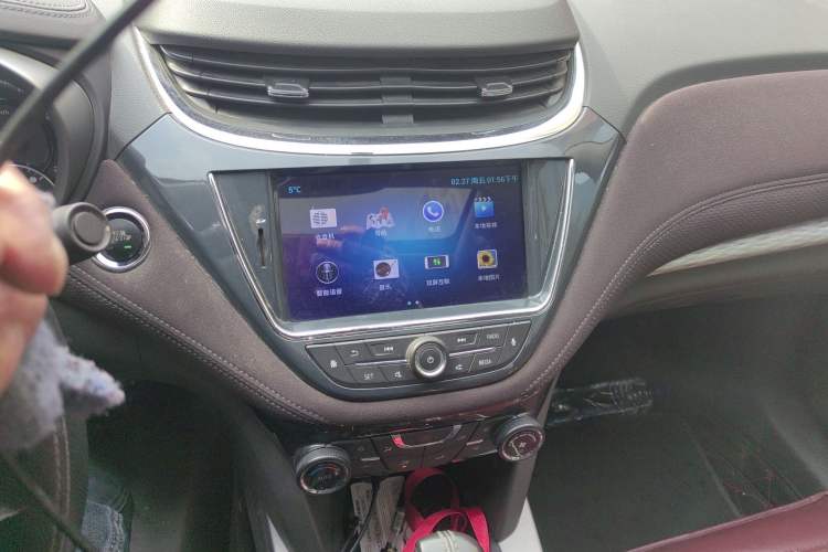 Used Chevrolet Malibu 2017 1.5T Automatic Luxury Edition Audio And AC Panel