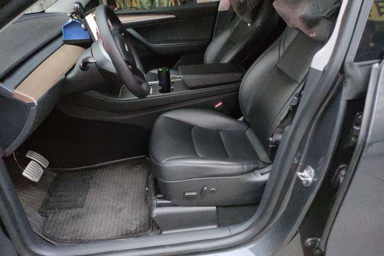 Used Tesla Model Y 2021 Long-Range All-Wheel-Drive Version