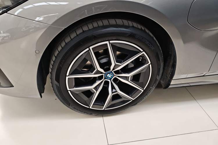 Used BMW i5 2024 eDrive 35L M Sport Package Exterior 4