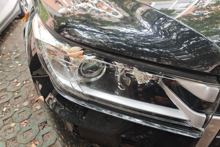 Used Toyota Highlander 2018 2.0T Four-Wheel Drive Prestige Version 7 Seats China V Emission Standard Right Front Headlight