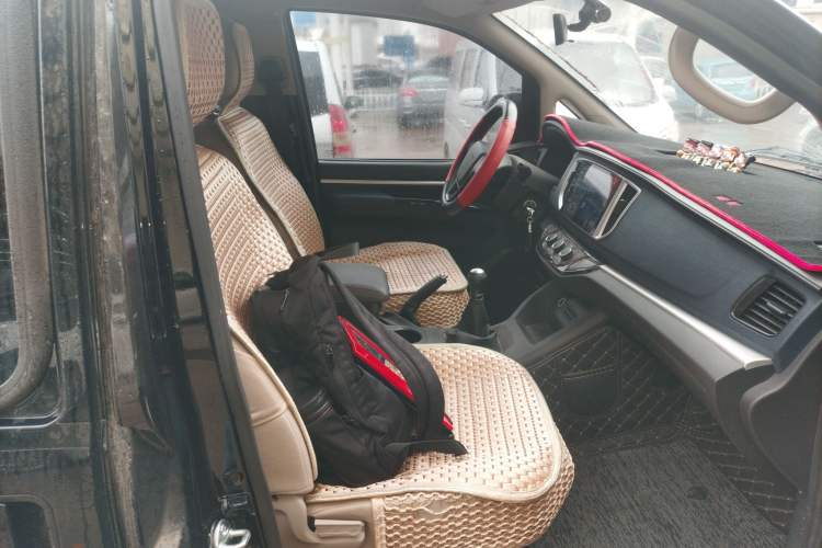 Used FORTHING Lingzhi 2023 M5L 1.6L Base Model 5 Seats