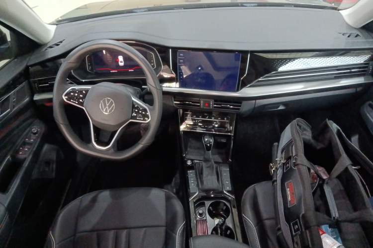 Used Volkswagen Passat 2023 Restyled 330TSI Starry Luxury Edition Center Console