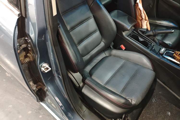 Used Mazda Atenza 2015 2.0L Blue Sky Luxury Edition