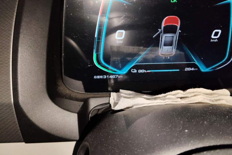 Used BYD Yuan Pro 2023 320KM Luxury Version Odometer Close Up