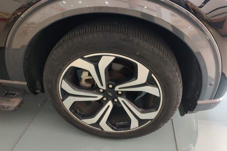 Used Ford Explorer 2023 EcoBoost 285 4x4 ST-LINE 6-Seater Right Front Wheel Hub