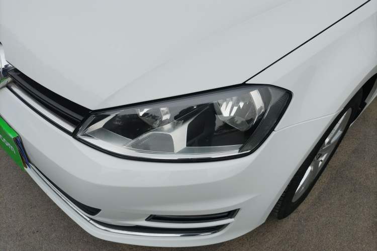 Used Volkswagen Golf 2015 1.4TSI Manual Comfort Model Left Front Headlight