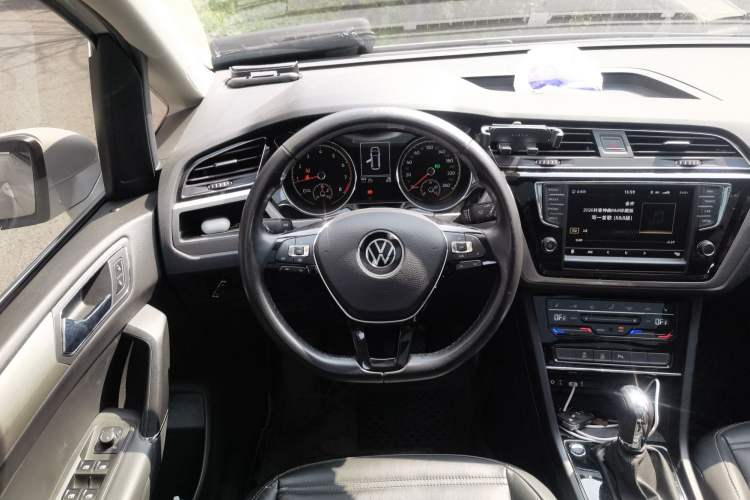 Used Volkswagen Touran 2021 Volkswagen Touran L 280TSI DSG Boundary Edition 7-Seater
