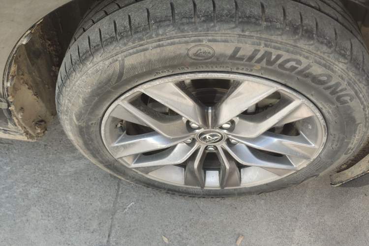 Used Toyota Avalon 2019 Dual-Engine 2.5L Luxury Edition China V Standard Right Front Wheel Hub