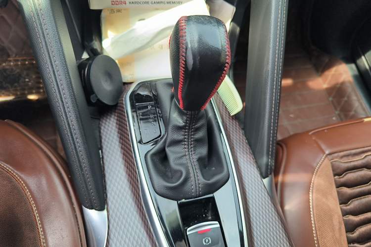 Used Renault Koleos 2018 2.0L Two-Wheel-Drive Luxury Edition Gear Lever