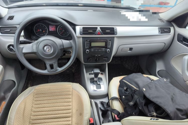 Used Volkswagen Bora 2012 1.6L Automatic Fashion Edition Center Console